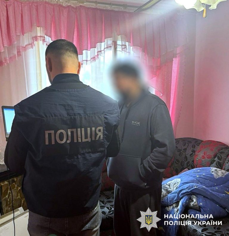 На Прикарпатті судитимуть шахрая, який "продавав" в інтернеті неіснуючі товари (ФОТО) 4 На Прикарпатті судитимуть шахрая, який "продавав" в інтернеті неіснуючі товари (ФОТО)