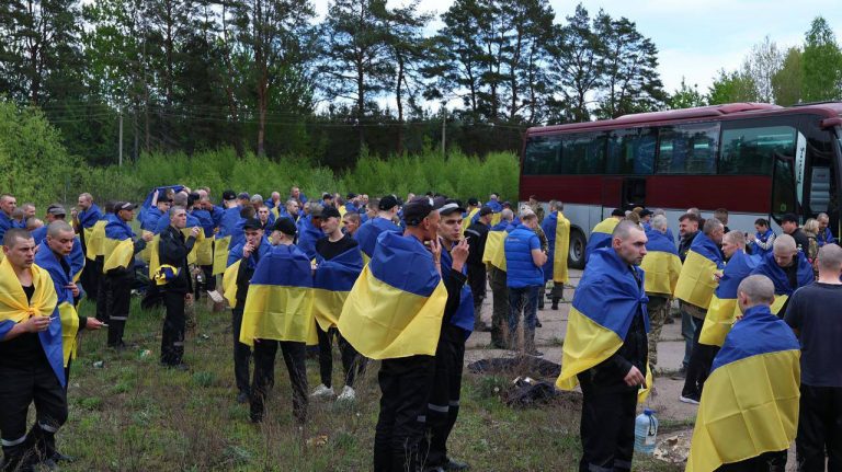 Військовим після полону планують виплачувати по 50 тис. грн щомісяця 7 Найкращі новини для області: з полону повернулися воїни з Львівщини (ВІДЕО)