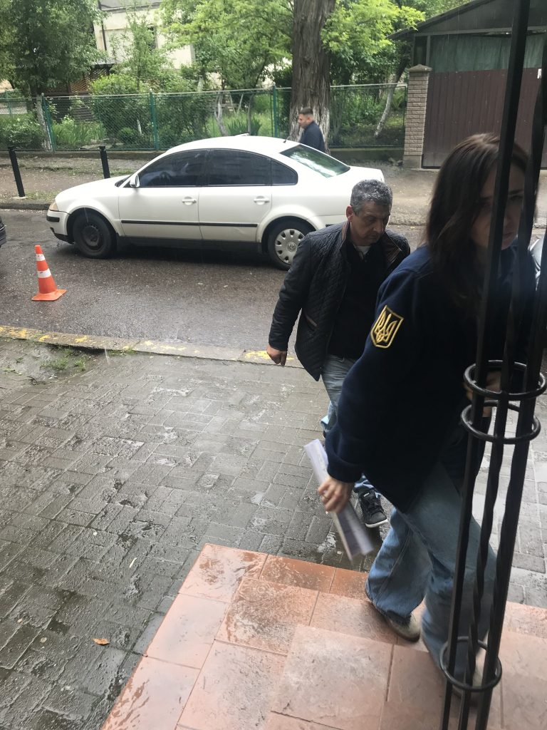 У Калуші затримали громадянина РФ: примусово відправлять на батьківщину (ФОТО) 12 495933381 1123826176453405 3380087829037738881 n