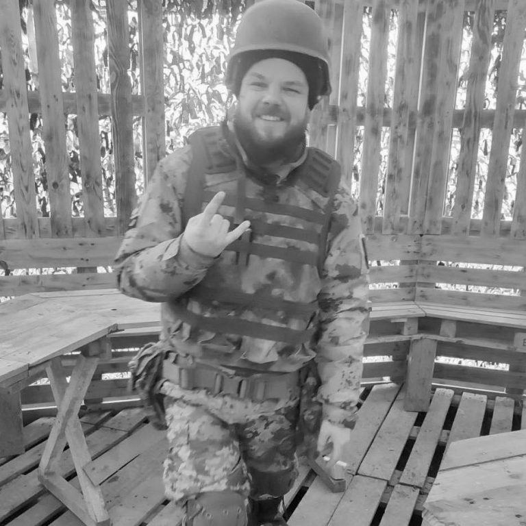 Захищаючи Україну, загинув прикарпатець Михайло Карпенюк (ФОТО) 4 497123376 1377215654408144 6254270389371087704 n 1