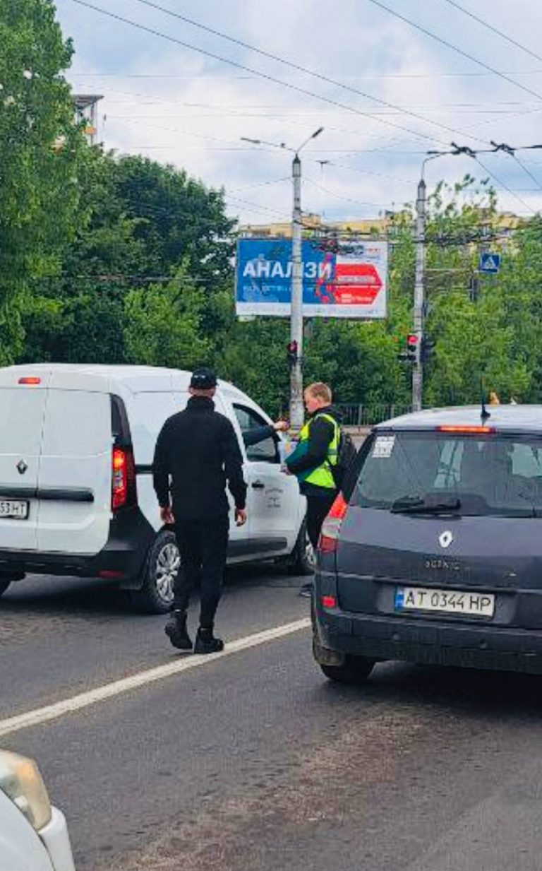 У Франківську активізувалися псевдоволонтери: 15-річний "заробітчанин" збирав гроші на дорозі 10 497509703 2101652153670754 7551681200321723695 n