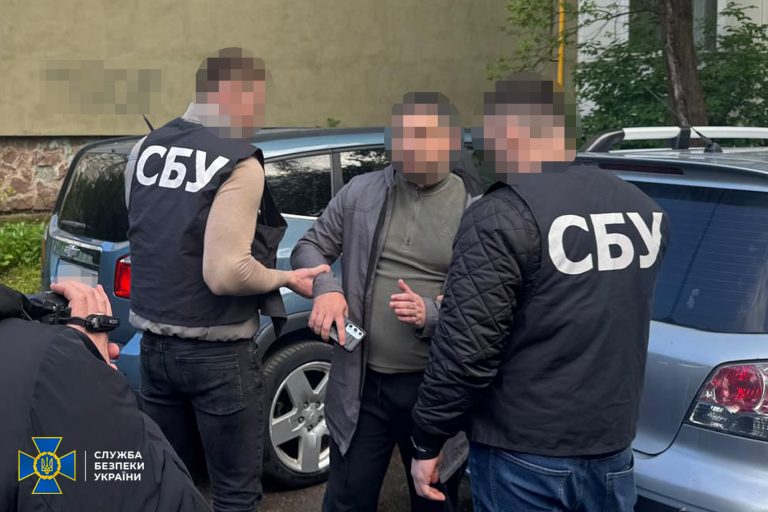 На Прикарпатті викрили посадовця, який продавав інформацію з бази даних прикордонної служби (ФОТО) 2 498014236 1123995813102481 1189568998925746251 n