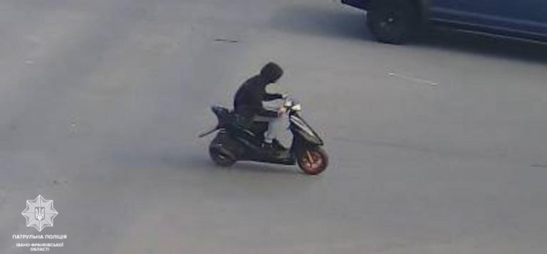 Наїхав на пішохода та втік: у Франківську розшукують скутериста (ФОТО) 7 498115083 1142507741250169 3993757856030402827 n
