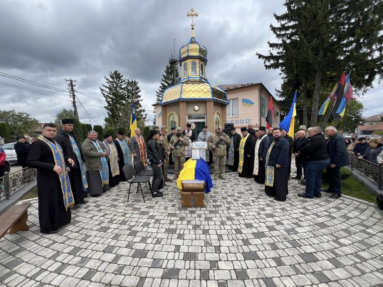 На Прикарпатті попрощалися із полеглим захисником Віктором Соколовим (ФОТО) 3 498312056 1006889091649921 4327490365102155652 n