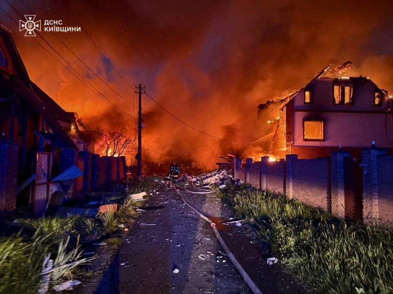 Внаслідок нічної атаки РФ по Україні 12 людей загинули та 70 постраждали (ФОТО) 1 Внаслідок нічної атаки РФ по Україні 12 людей загинули та 70 постраждали (ФОТО)