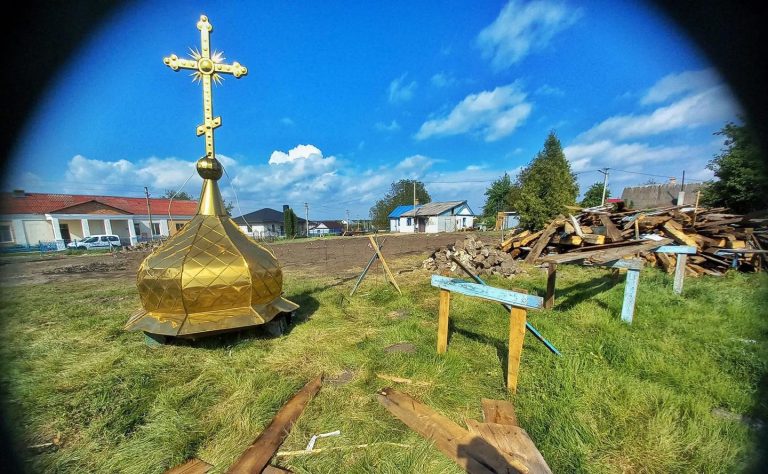 На Рівненщині бензопилами порізали дерев'яну церкву: що залишилося від храму (ФОТО) 11 На Рівненщині бензопилами порізали дерев'яну церкву: що залишилося від храму (ФОТО)