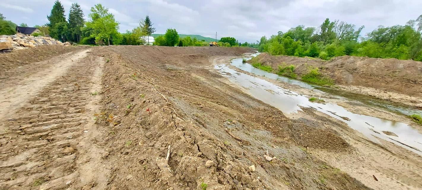 У Нижньому Вербіжі на Коломийщині будують водозахисні дамби (ФОТО) 3 499933294 725078626523678 5702859808549409756 n
