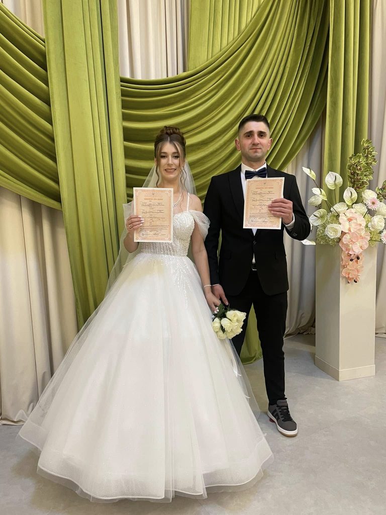 Символічна дата: у Франківську сім пар одружилися 25.05.2025 (ФОТО) 5 500034713 1101146668708045 1141154511557725310 n