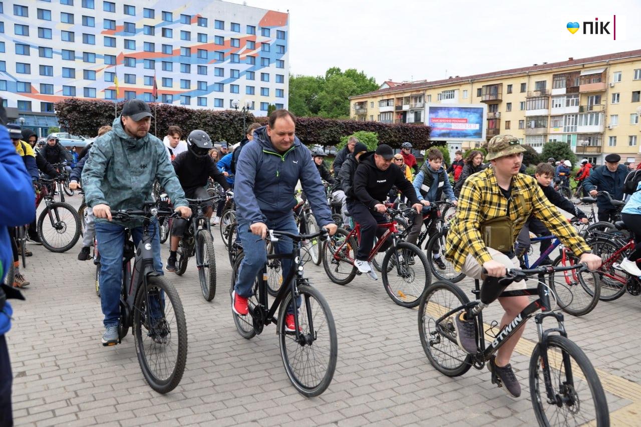 У Франківську провели велопробіг на підтримку ЗСУ (ФОТО) 8 5260534510771107341