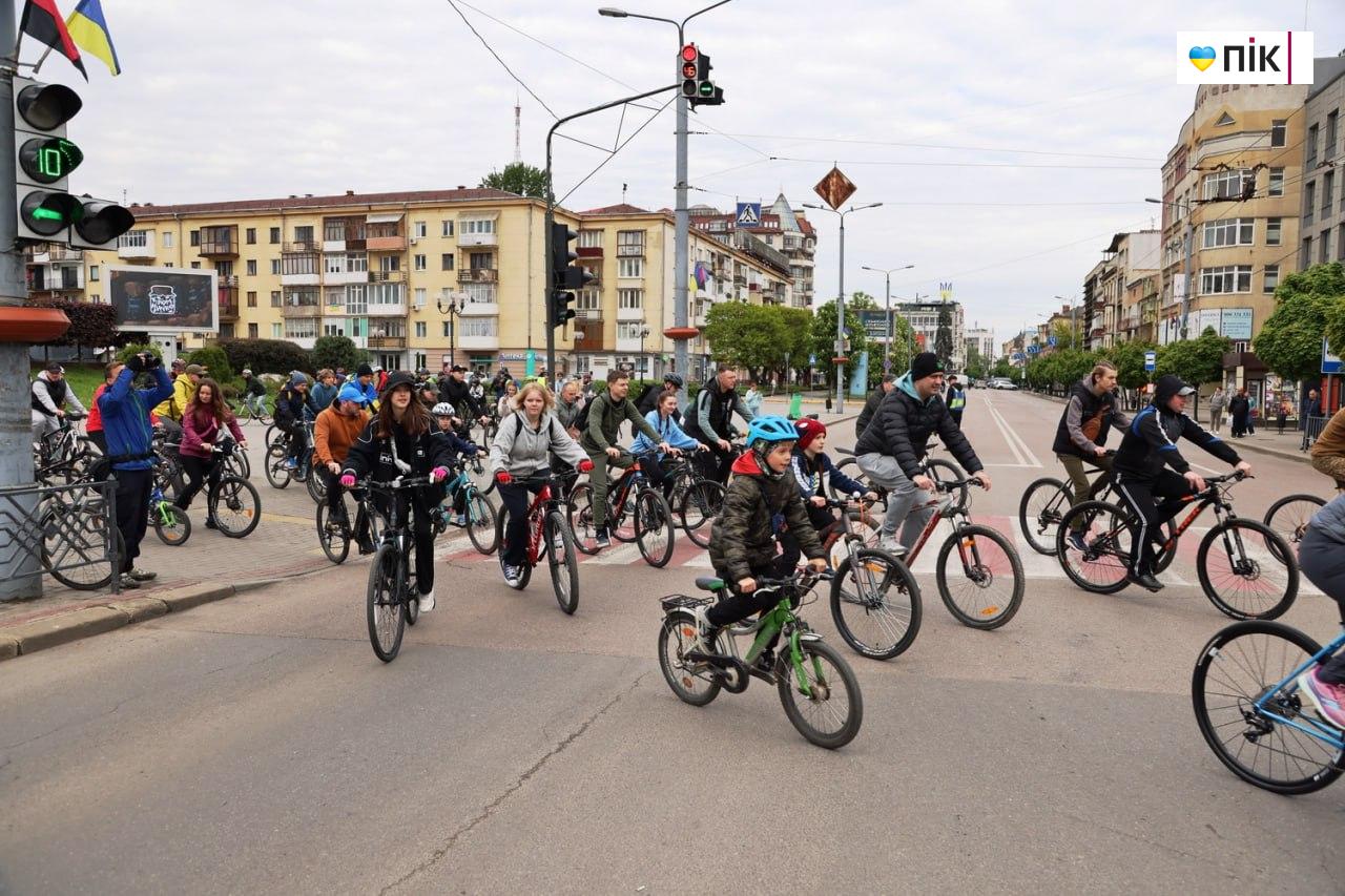 У Франківську провели велопробіг на підтримку ЗСУ (ФОТО) 15 5260534510771107345