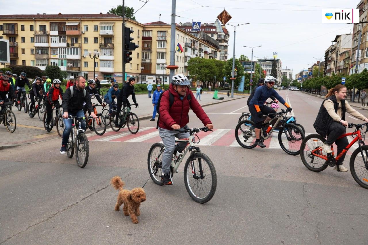 У Франківську провели велопробіг на підтримку ЗСУ (ФОТО) 2 5260534510771107348