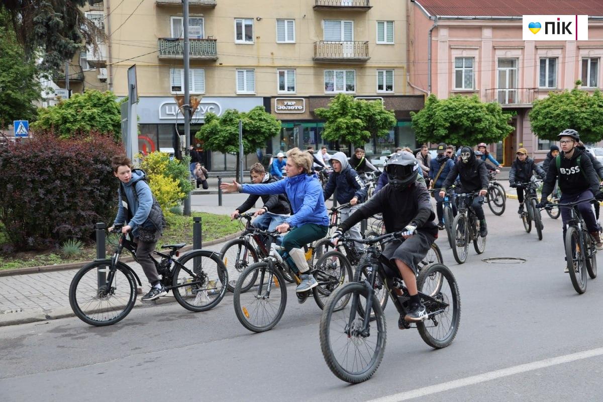 У Франківську провели велопробіг на підтримку ЗСУ (ФОТО) 7 5260534510771107349