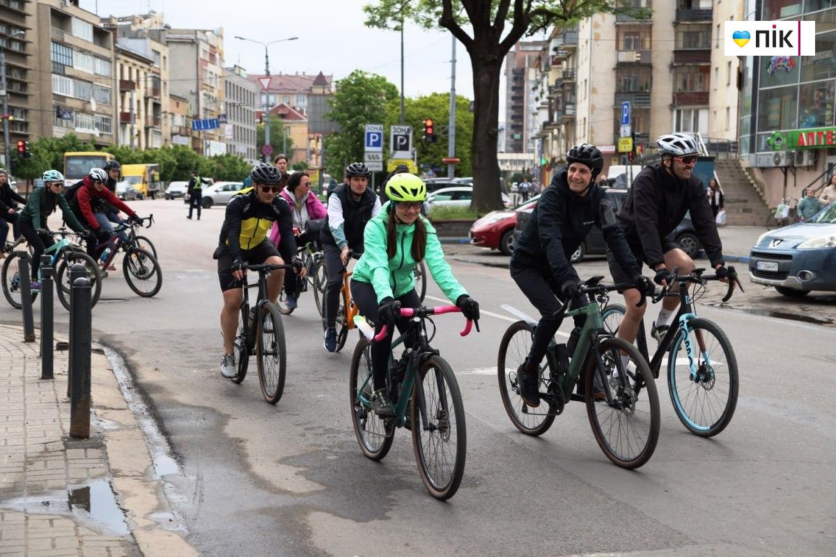 У Франківську провели велопробіг на підтримку ЗСУ (ФОТО) 11 5260534510771107358