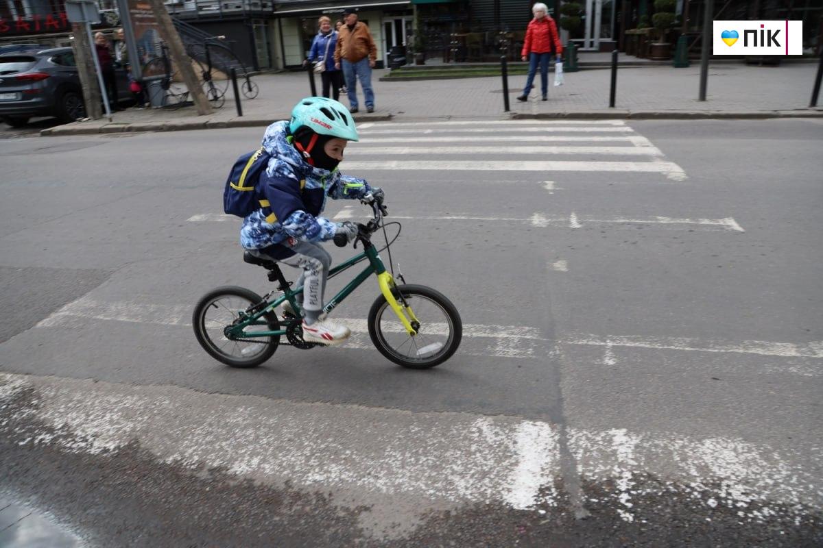 У Франківську провели велопробіг на підтримку ЗСУ (ФОТО) 10 5260534510771107360