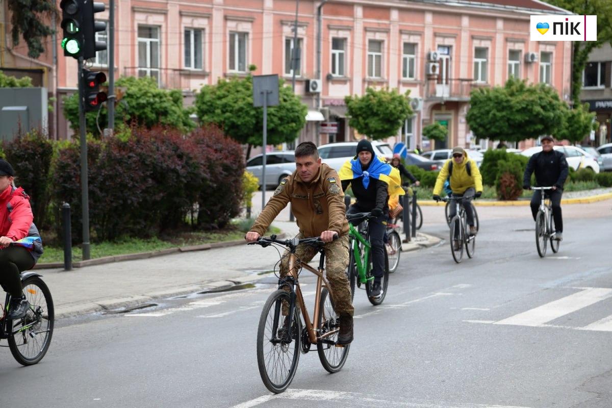 У Франківську провели велопробіг на підтримку ЗСУ (ФОТО) 4 5260726049132641787
