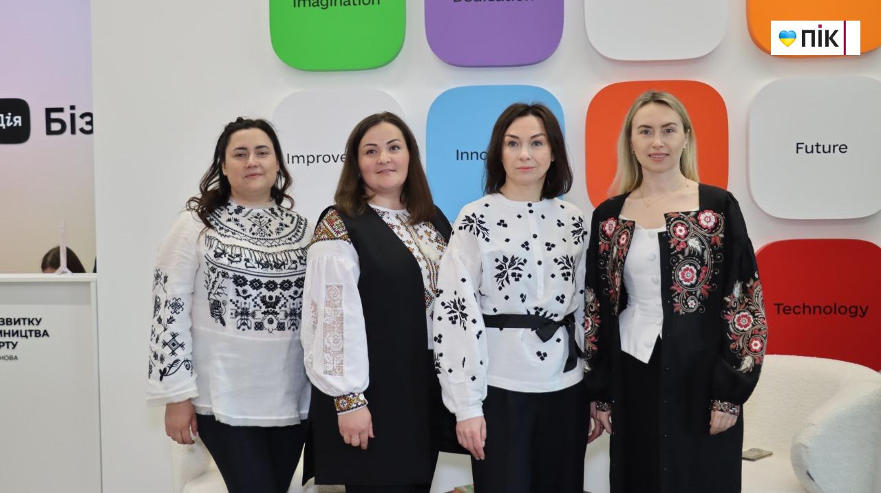 У центрі – дитина: у Франківську відбувся форум «Жінки-лідерки за права дітей: реформа, що змінює життя» (ФОТО) 9 5276129038806676573