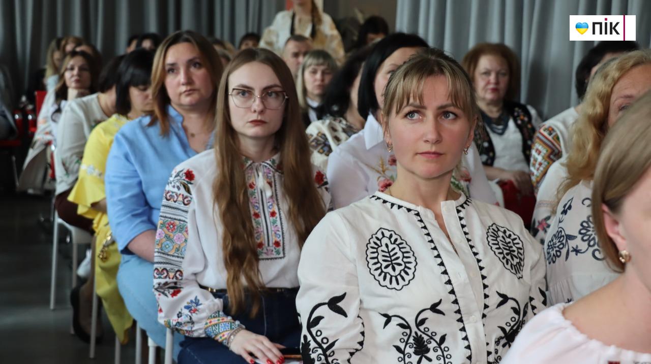 У центрі – дитина: у Франківську відбувся форум «Жінки-лідерки за права дітей: реформа, що змінює життя» (ФОТО) 13 5276129038806676590