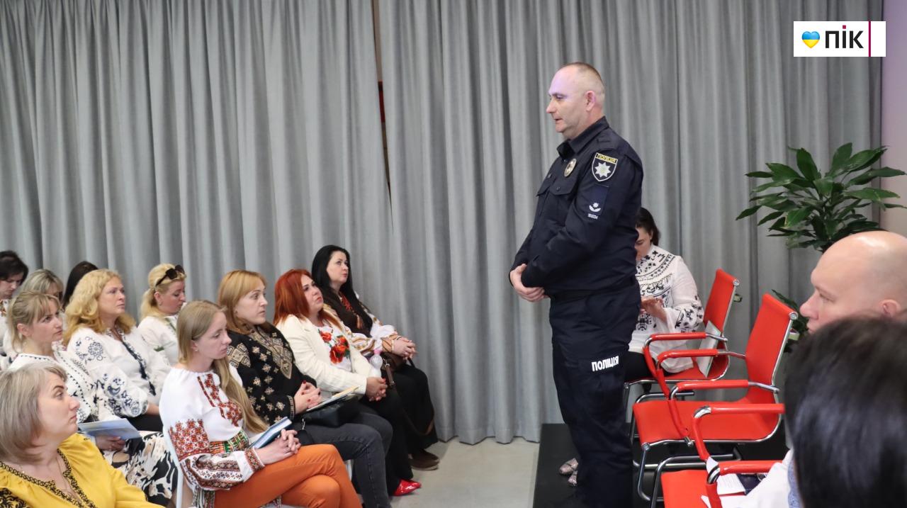 У центрі – дитина: у Франківську відбувся форум «Жінки-лідерки за права дітей: реформа, що змінює життя» (ФОТО) 14 5276129038806676594