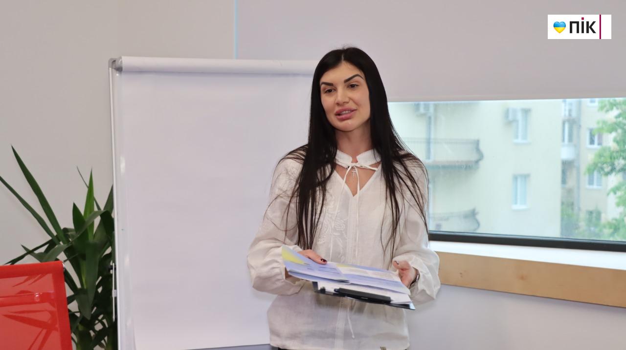 У центрі – дитина: у Франківську відбувся форум «Жінки-лідерки за права дітей: реформа, що змінює життя» (ФОТО) 2 5276129038806676599