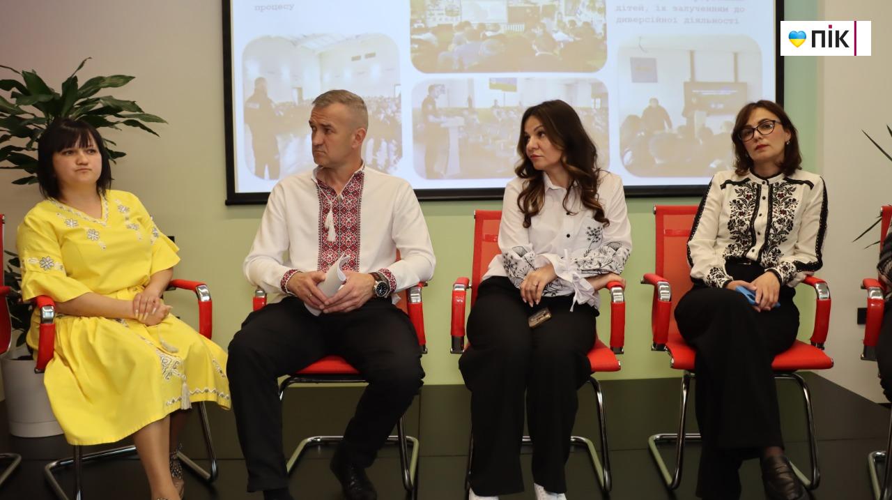 У центрі – дитина: у Франківську відбувся форум «Жінки-лідерки за права дітей: реформа, що змінює життя» (ФОТО) 17 5276129038806676616