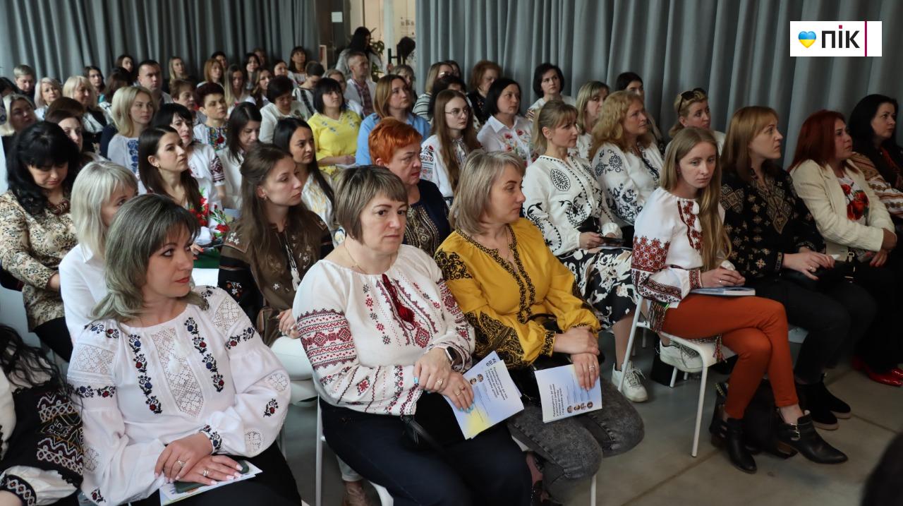 У центрі – дитина: у Франківську відбувся форум «Жінки-лідерки за права дітей: реформа, що змінює життя» (ФОТО) 10 5276369088823818740