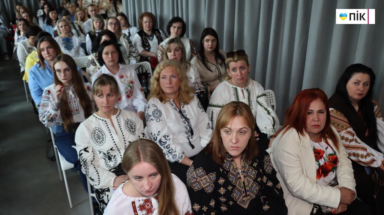 У центрі – дитина: у Франківську відбувся форум «Жінки-лідерки за права дітей: реформа, що змінює життя» (ФОТО) 16 5276489816059538933