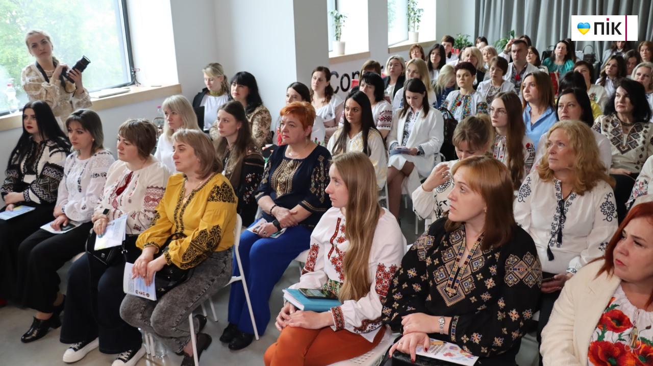 У центрі – дитина: у Франківську відбувся форум «Жінки-лідерки за права дітей: реформа, що змінює життя» (ФОТО) 18 5276489816059538935