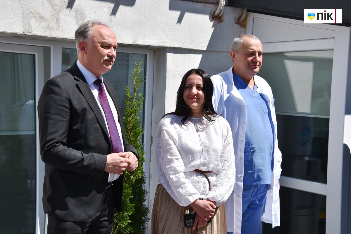 "Родзинка" для породіль та немовлят: у Франківському обласному перинатальному центрі відкрили терасу (ФОТО) 12 DSC 0758