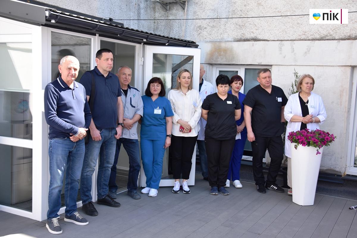 "Родзинка" для породіль та немовлят: у Франківському обласному перинатальному центрі відкрили терасу (ФОТО) 13 DSC 0760