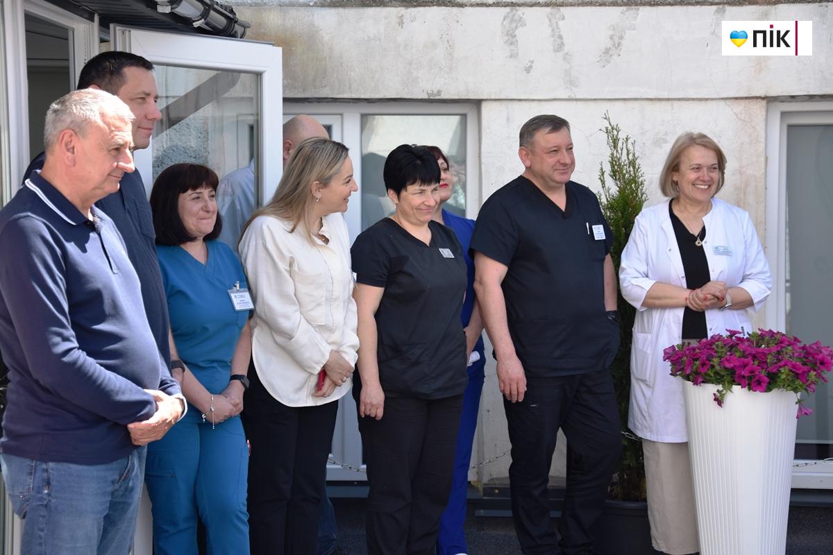 "Родзинка" для породіль та немовлят: у Франківському обласному перинатальному центрі відкрили терасу (ФОТО) 17 DSC 0772