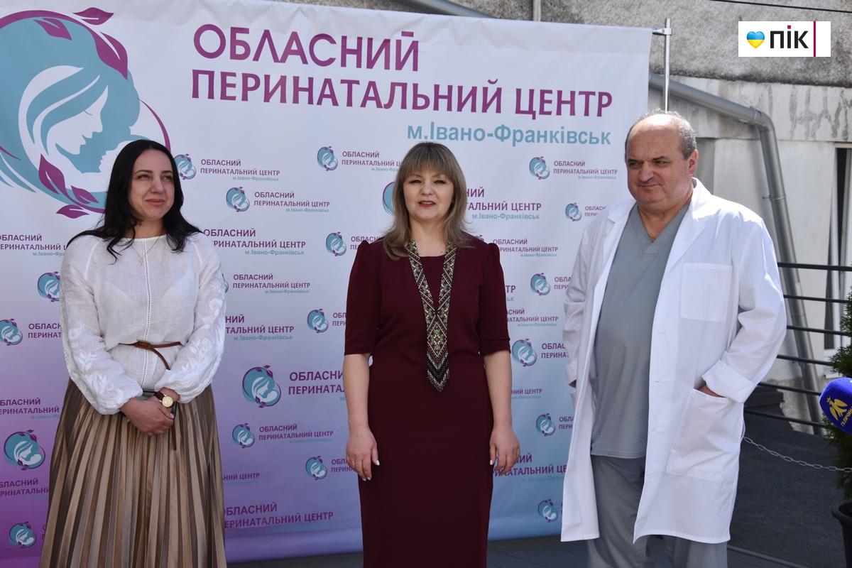 "Родзинка" для породіль та немовлят: у Франківському обласному перинатальному центрі відкрили терасу (ФОТО) 19 DSC 0775 1