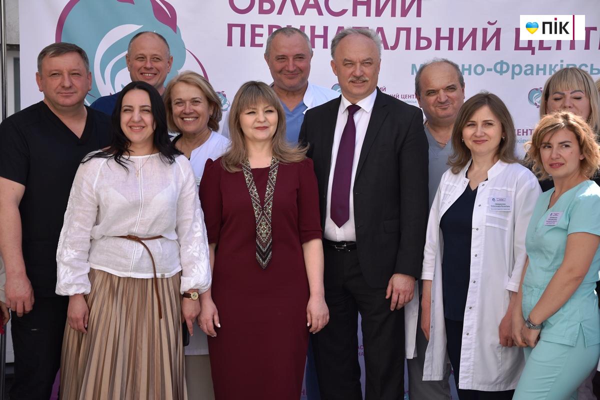 "Родзинка" для породіль та немовлят: у Франківському обласному перинатальному центрі відкрили терасу (ФОТО) 25 DSC 0817