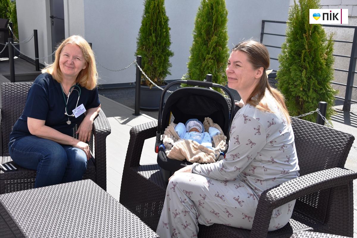 "Родзинка" для породіль та немовлят: у Франківському обласному перинатальному центрі відкрили терасу (ФОТО) 28 DSC 0838