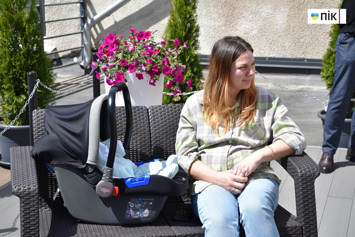 "Родзинка" для породіль та немовлят: у Франківському обласному перинатальному центрі відкрили терасу (ФОТО) 30 DSC 0861