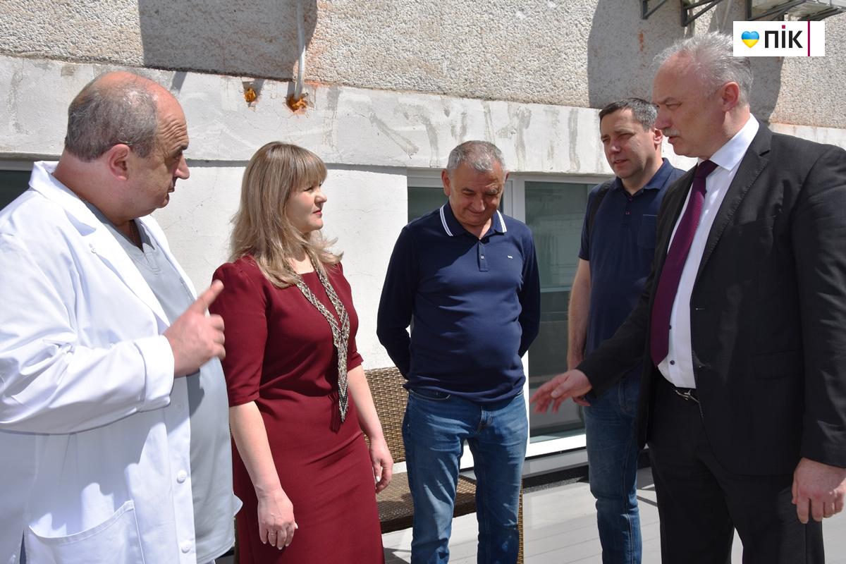 "Родзинка" для породіль та немовлят: у Франківському обласному перинатальному центрі відкрили терасу (ФОТО) 32 DSC 0870