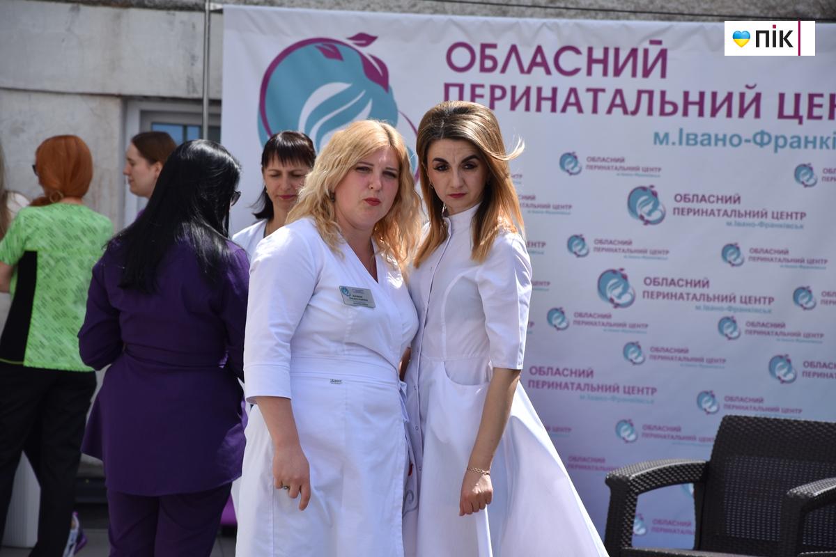 "Родзинка" для породіль та немовлят: у Франківському обласному перинатальному центрі відкрили терасу (ФОТО) 34 DSC 0877