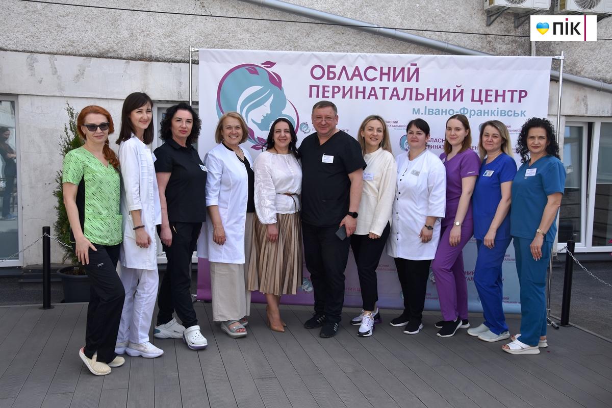 "Родзинка" для породіль та немовлят: у Франківському обласному перинатальному центрі відкрили терасу (ФОТО) 37 DSC 0895