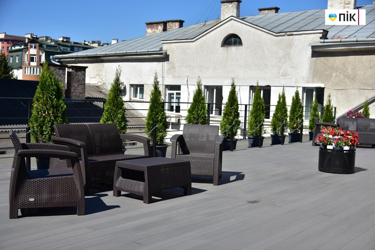 "Родзинка" для породіль та немовлят: у Франківському обласному перинатальному центрі відкрили терасу (ФОТО) 6 DSC 2369