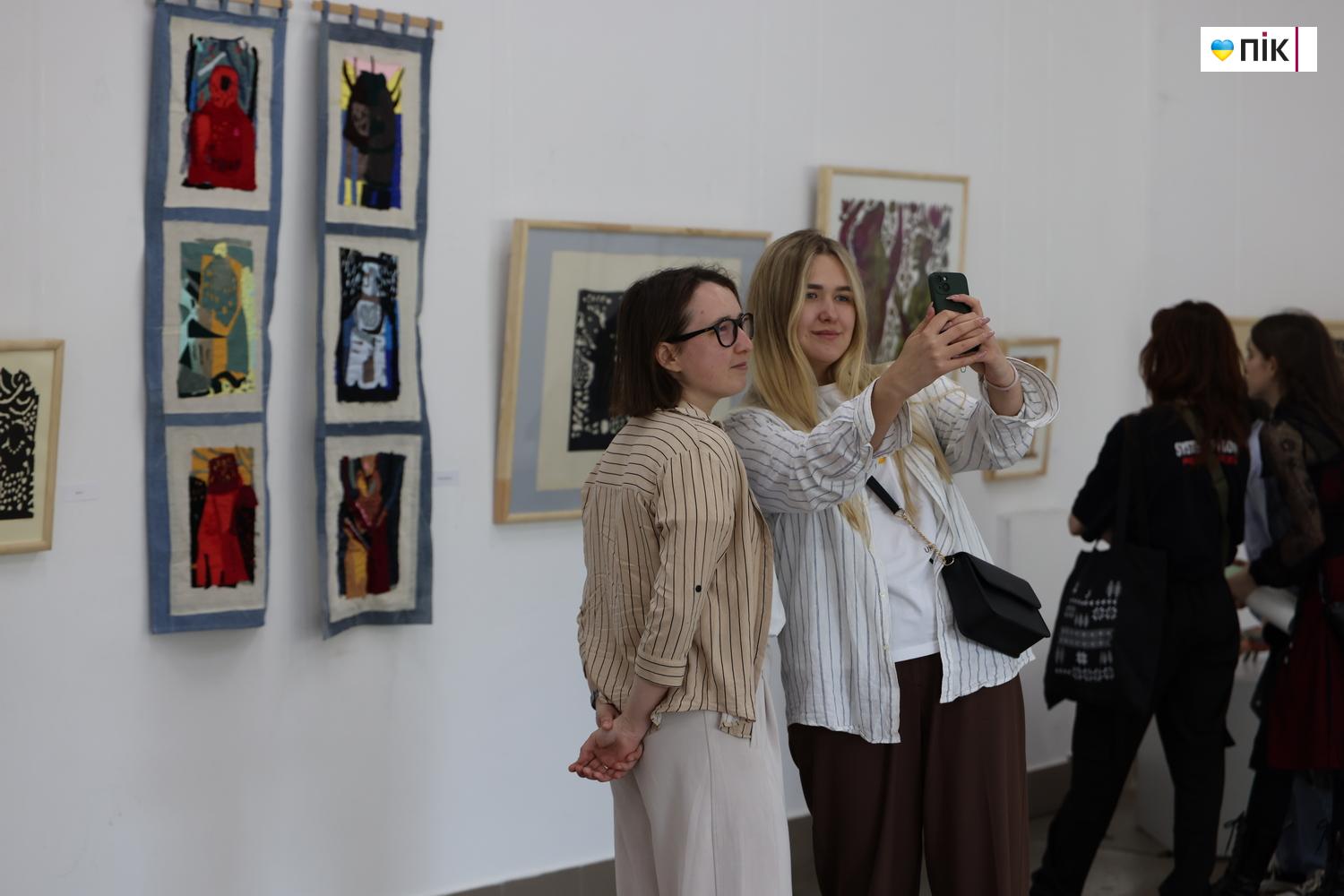 Люди Прикарпаття: на відкритті виставки «Щоденник південних садів» (ФОТО) 20 G71A0030 resize