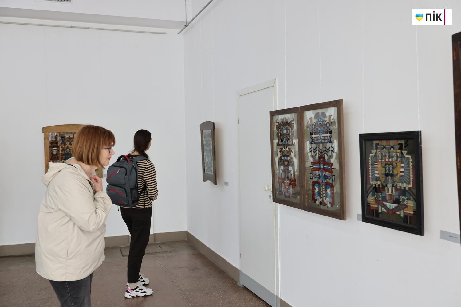 "Шлях": у Франківську відкрилася виставка малярства на склі (ФОТО) 2 G71A0036 resize