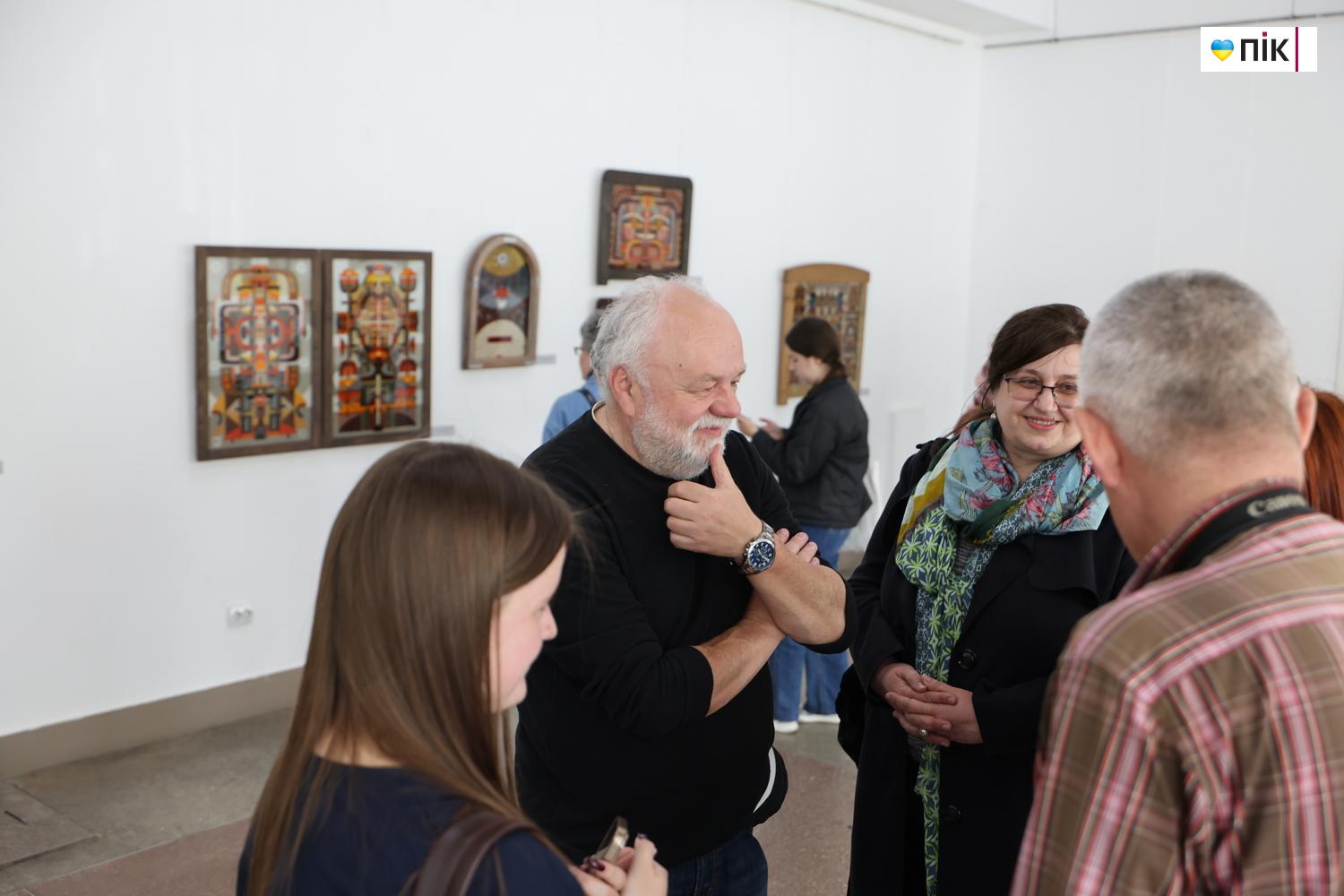 "Шлях": у Франківську відкрилася виставка малярства на склі (ФОТО) 3 G71A0052 resize