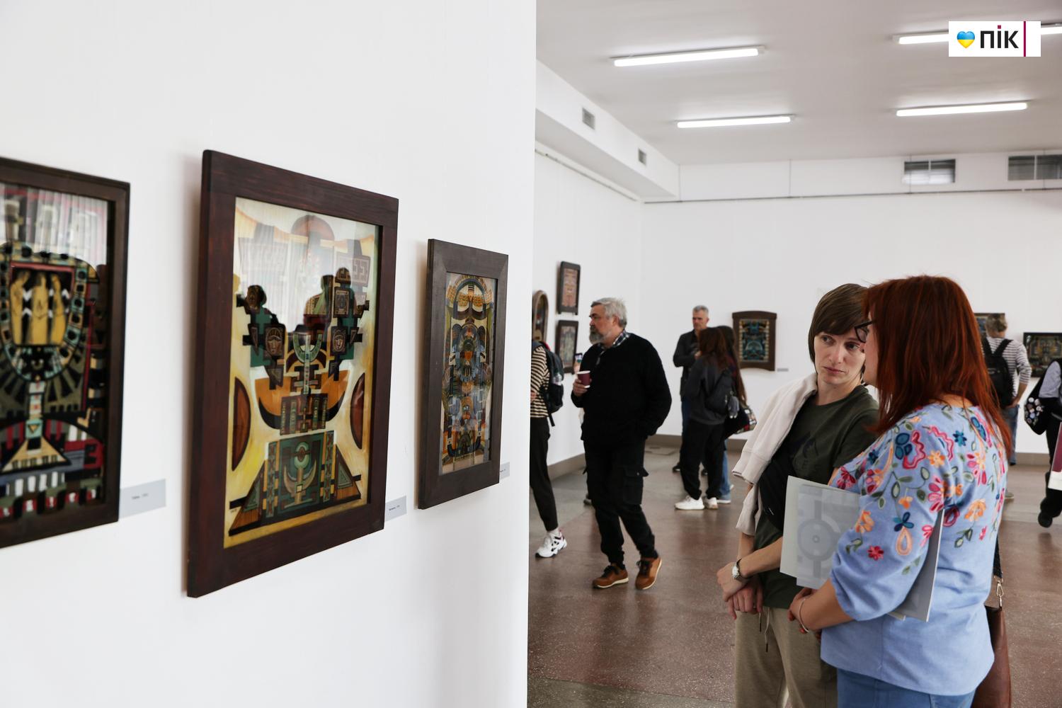 "Шлях": у Франківську відкрилася виставка малярства на склі (ФОТО) 4 G71A0080 resize