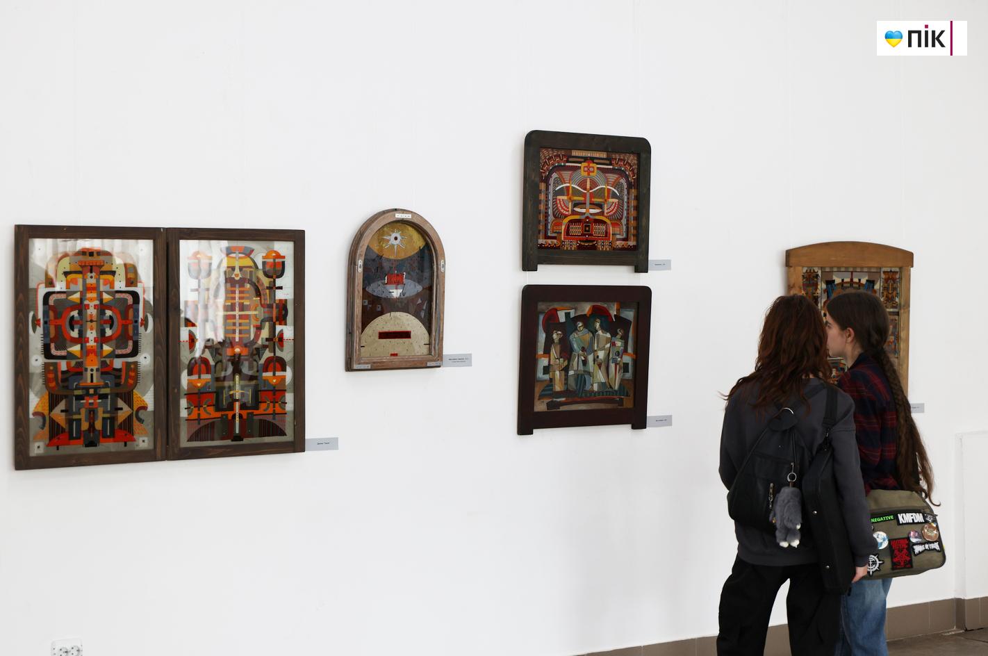 "Шлях": у Франківську відкрилася виставка малярства на склі (ФОТО) 5 G71A0133 resize