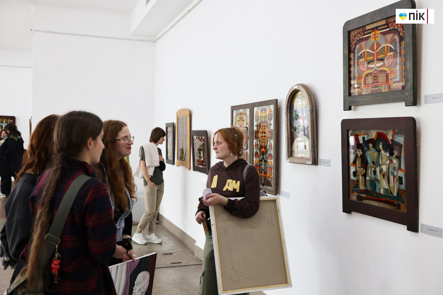 "Шлях": у Франківську відкрилася виставка малярства на склі (ФОТО) 6 G71A0150 resize