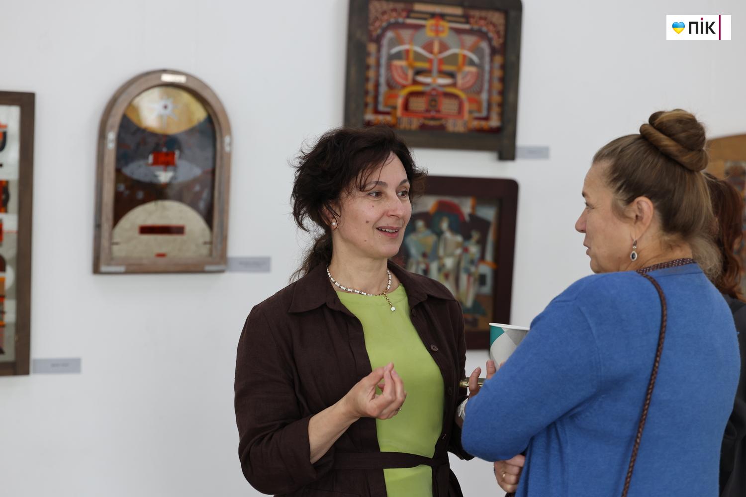 "Шлях": у Франківську відкрилася виставка малярства на склі (ФОТО) 8 G71A0191 resize