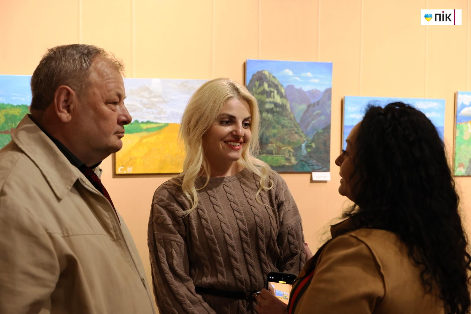 У Франківську відкрилася виставка воїна, який малює руками-протезами (ФОТО) 15 G71A4037 resize