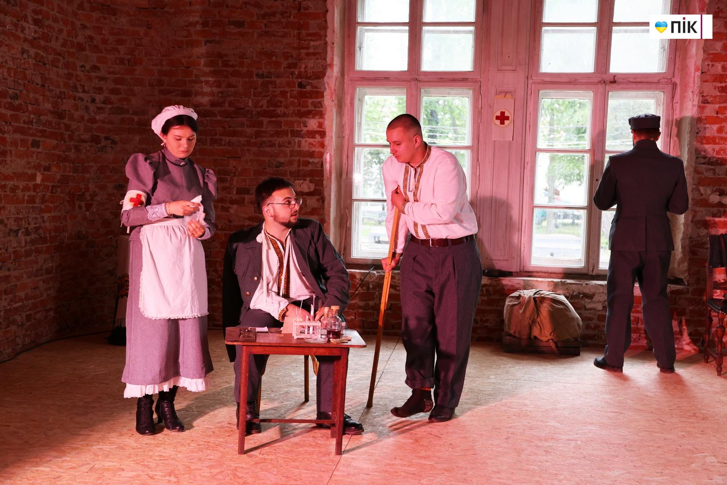 "Усусуси у шпиталю": у Франківську показали екскурсію-реконструкцію 1915 року (ФОТО) 15 G71A6599 resize