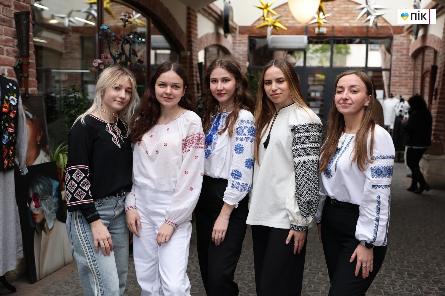 Люди Прикарпаття: День вишиванки в Івано-Франківську (ФОТО) 2 G71A9190 resize