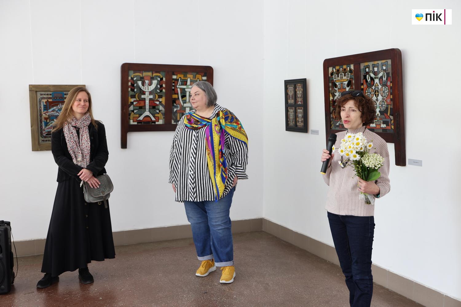 "Шлях": у Франківську відкрилася виставка малярства на склі (ФОТО) 16 G71A9436 resize