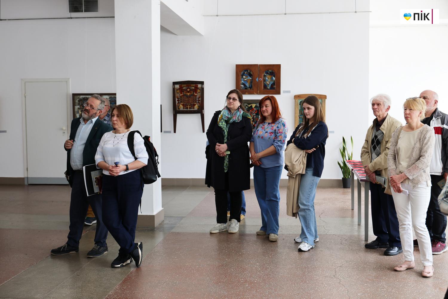 "Шлях": у Франківську відкрилася виставка малярства на склі (ФОТО) 23 G71A9682 resize